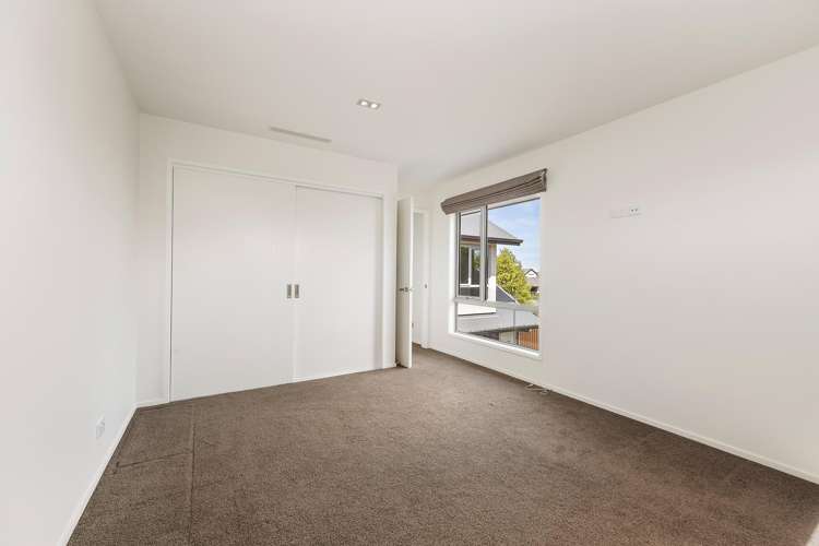 8 Waitikiri Square Parklands_10