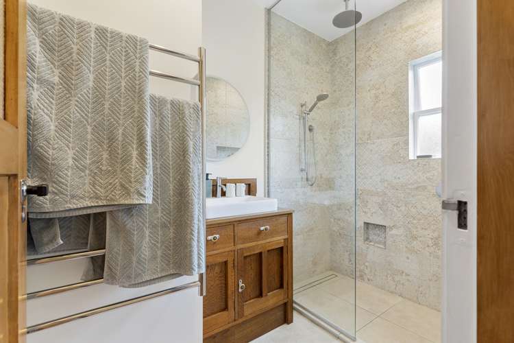 85 Savage Crescent West End_11