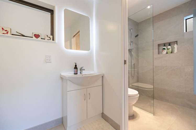 22 Golden Terrace Queenstown_19