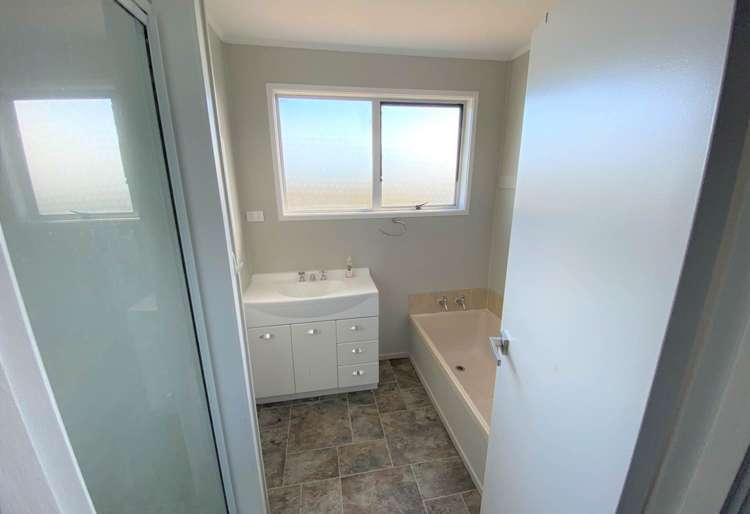 69 Solar Road Glen Eden_10