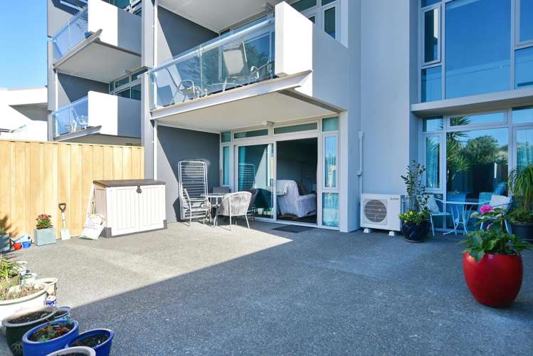 2/272 Marine Parade_5