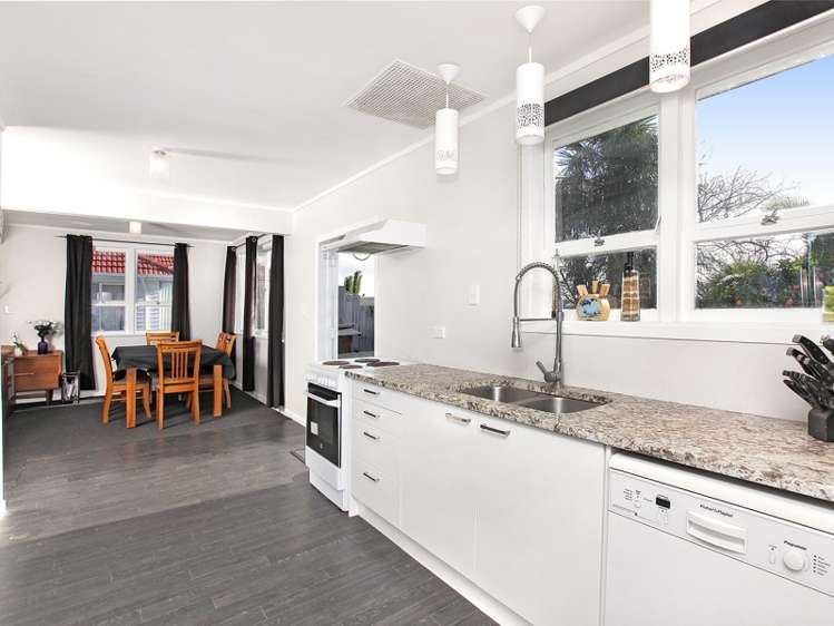 10 Royal View Road Te Atatu South_9