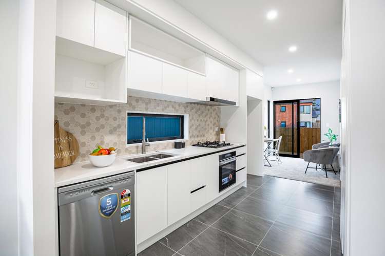 12 Taiororua Avenue Massey_5