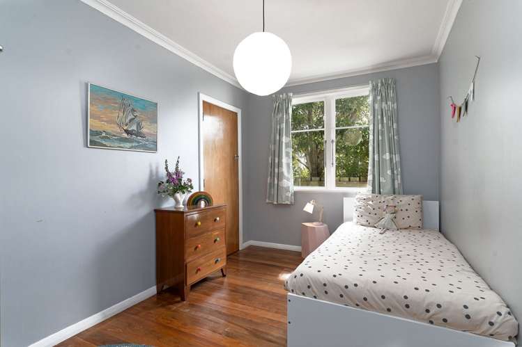 46 Woodward Street East Featherston_13