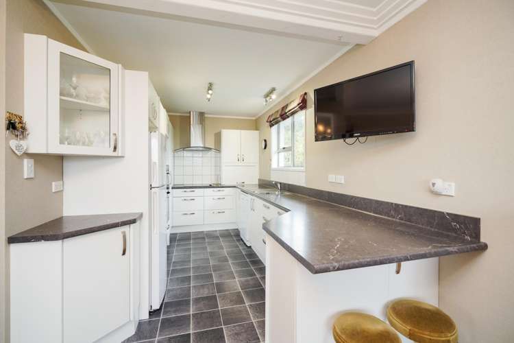 61 Racecourse Road Glengarry_13