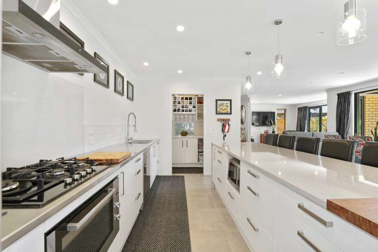 16 Karaka Place Kinloch_10