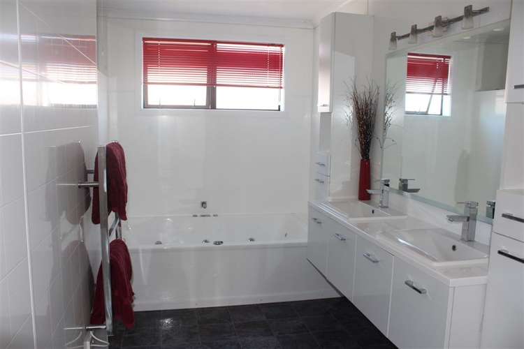 90 Ajax Street Milton_9