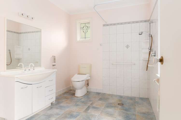 842 River Road Chartwell_20