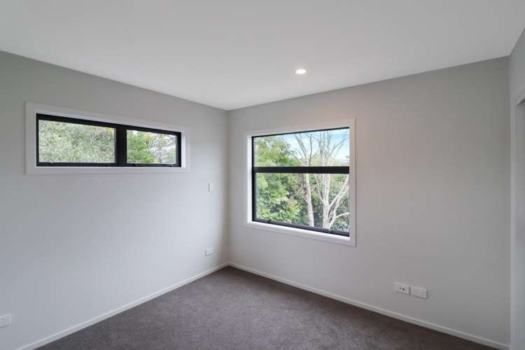 C/137 Whites Line East 1369_7