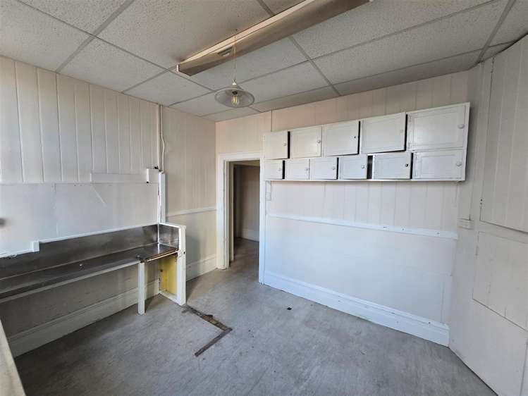 First Floor, 23 Courtenay Place Te Aro_9