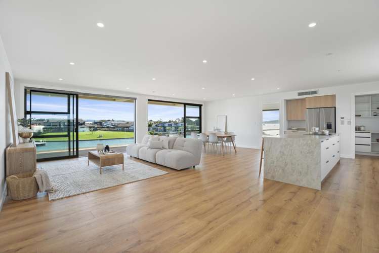 21 Fred Carr Place One Tree Point_5