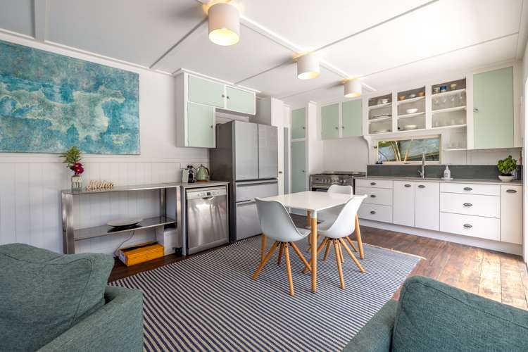 70 Queens Drive Oneroa_36