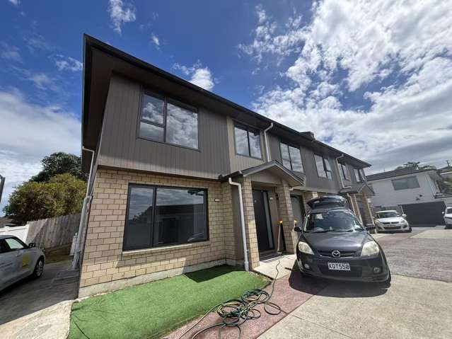 31A Helleur Road Massey_1