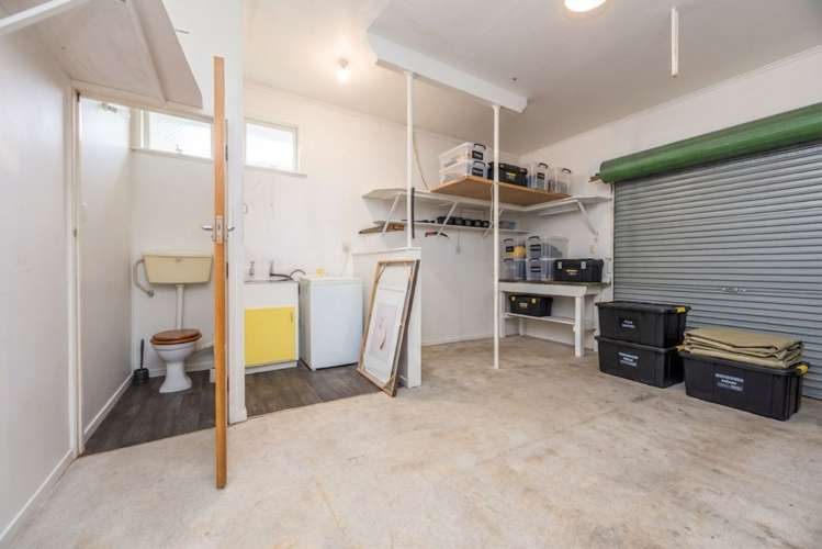 453 Scenic Drive Waiatarua_12