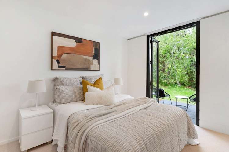 2/13 Kororo Street Northcote_8