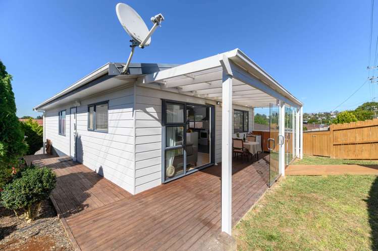 2/109 Target Road Totara Vale_13