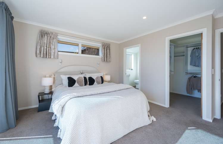 43 Fairose Drive Richmond_13