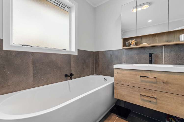 21 Tennyson Drive Owhata_8