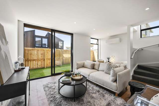 96A Apu Crescent Lyall Bay_3