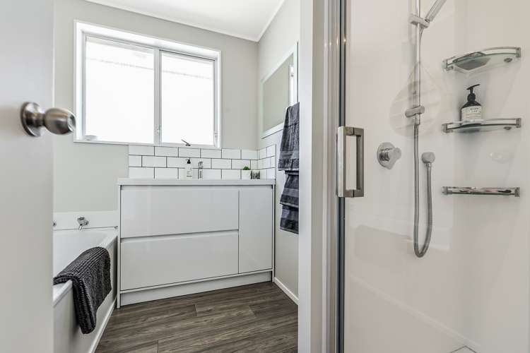 102 Oakfield Crescent Pukete_12