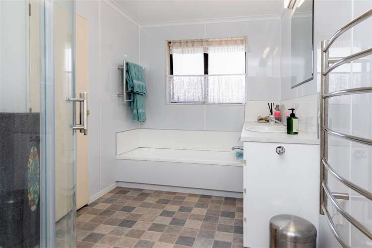 2/53 Brooklyn Drive Redwoodtown_8