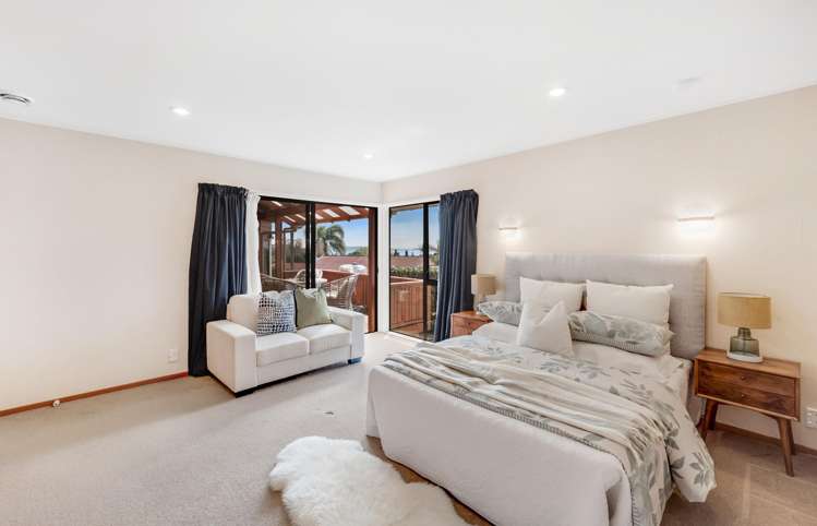 6 Dorrington Place Eastern Beach_16