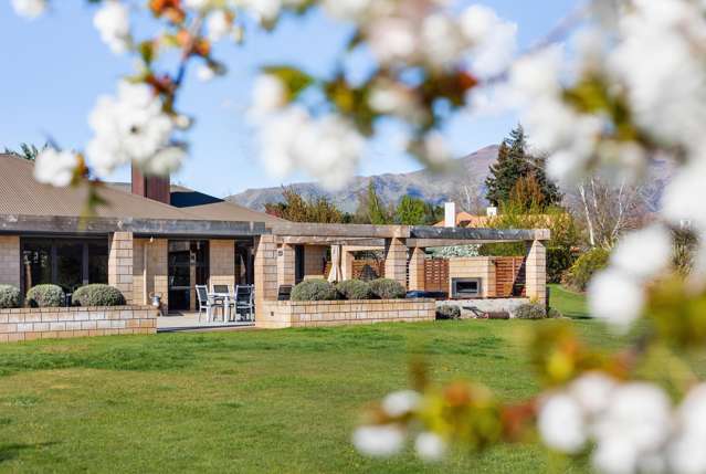 401 Aubrey Road Wanaka_2