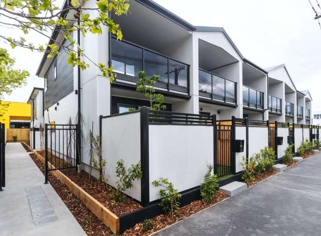 Must be Sold Prior to X'mas : Airbnb or move-in