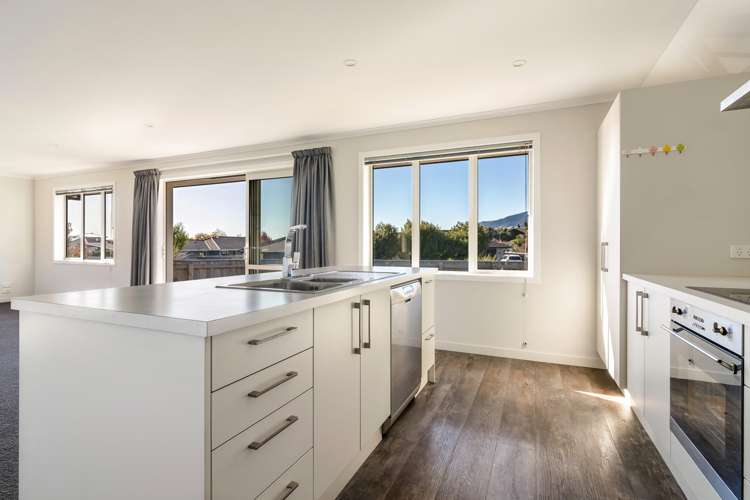 81 Washbourn Drive Richmond_4