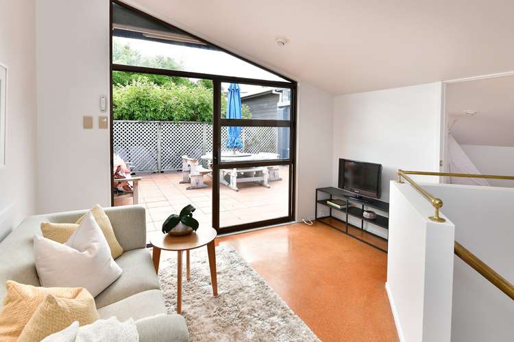 2/3 Beach Road Stanmore Bay_13