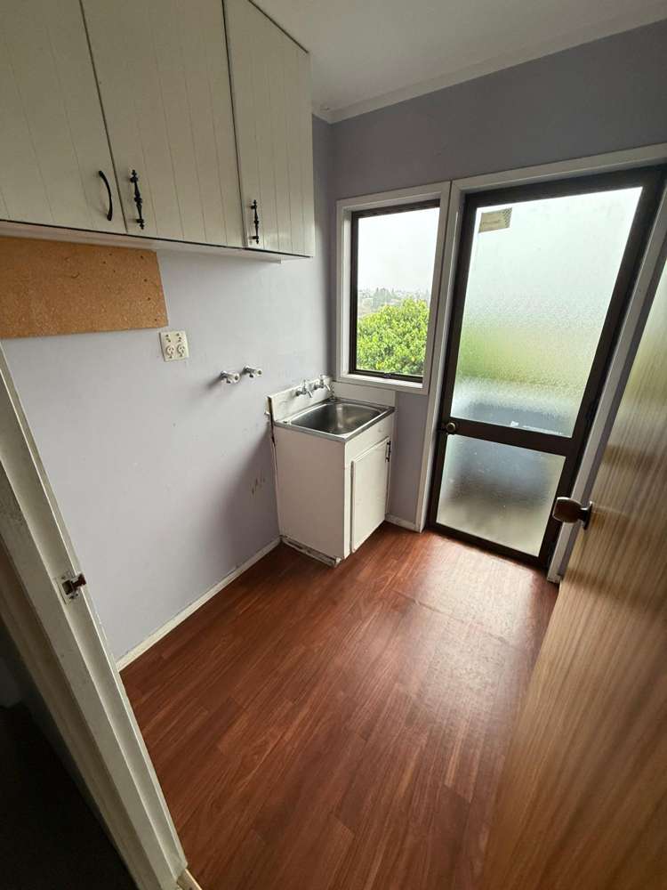  2/21 Hall Road Glenfield_13