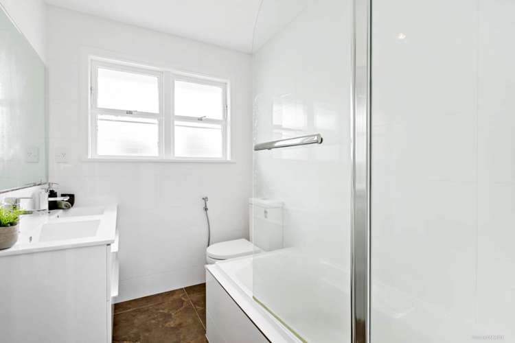 54 Olsen Avenue Hillsborough_10