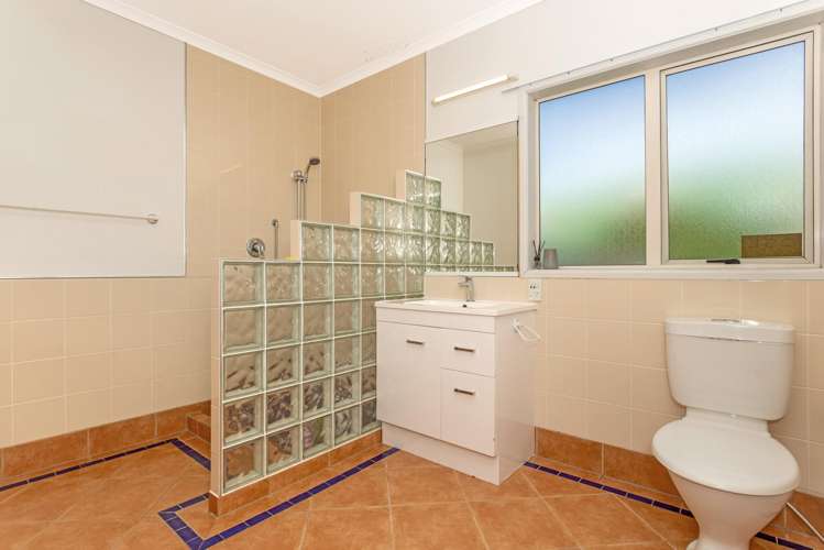 68 Potae Avenue Lytton West_11