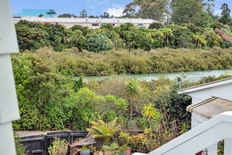 141 Flanshaw Road Te Atatu South_25