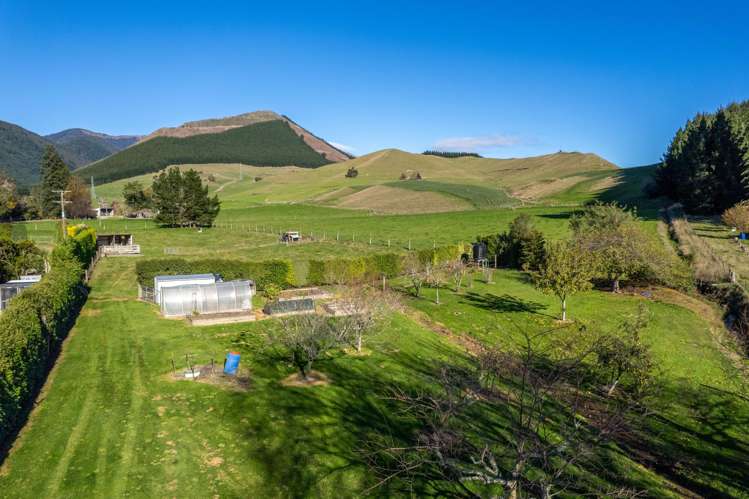 68 Hiwipango Road Wakefield_25