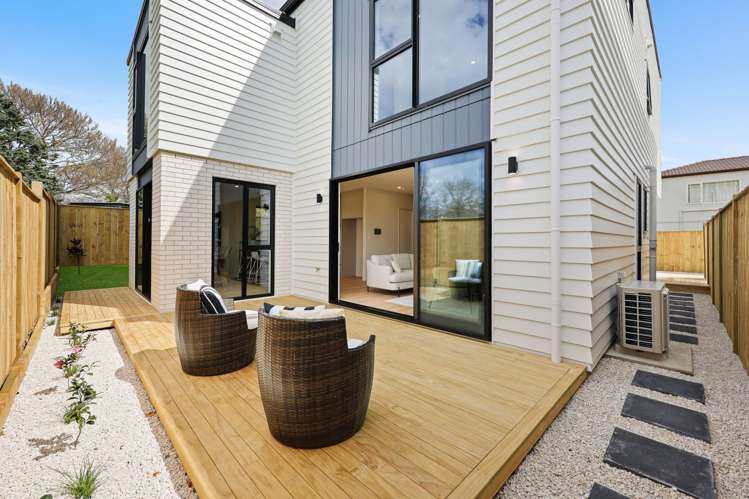 12B Butley Drive Farm Cove_40