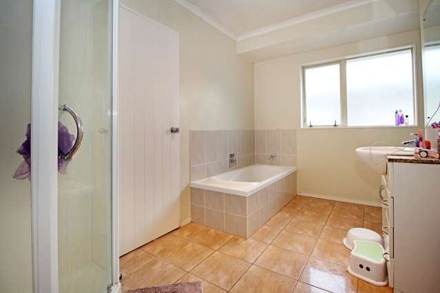 9 Cambrian Crescent Flat Bush_4