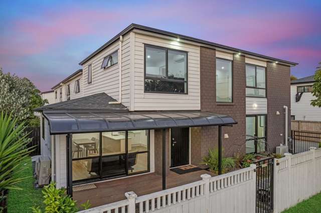 Offers/enquiries over $900,000 - Must Sell!