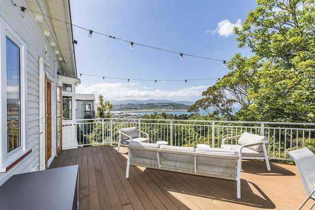 BASK IN VIEWS OF LYALL BAY