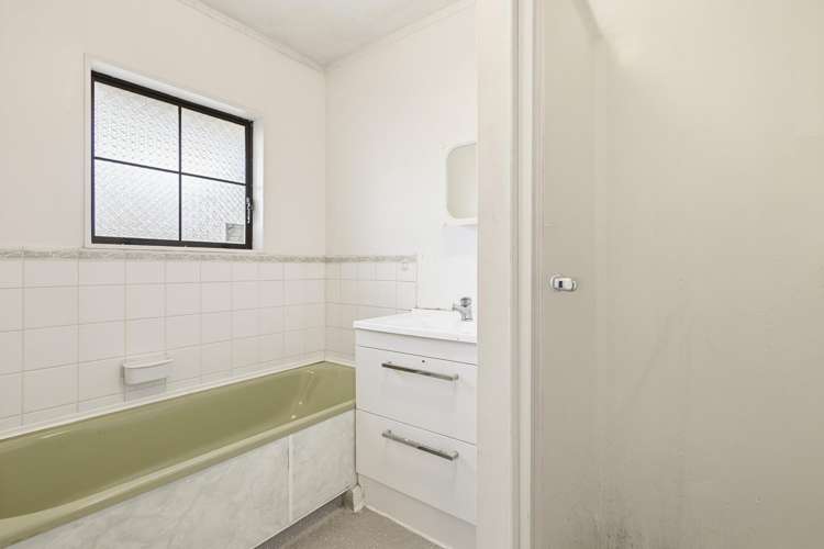 20 Arahanga Grove Maupuia_12