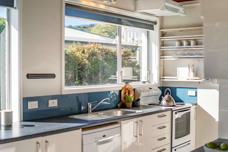 3 Hawthorn Crescent Stokes Valley_8