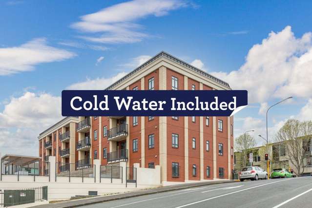 Stunning corner apartment 3 bedrooms and 2 bathrooms.