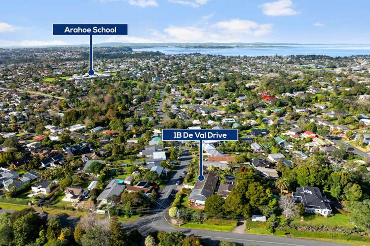 1B De Val Drive Titirangi_14