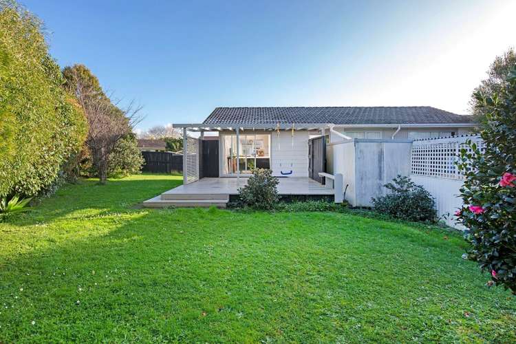 2/36 Archmillen Avenue Pakuranga Heights_0