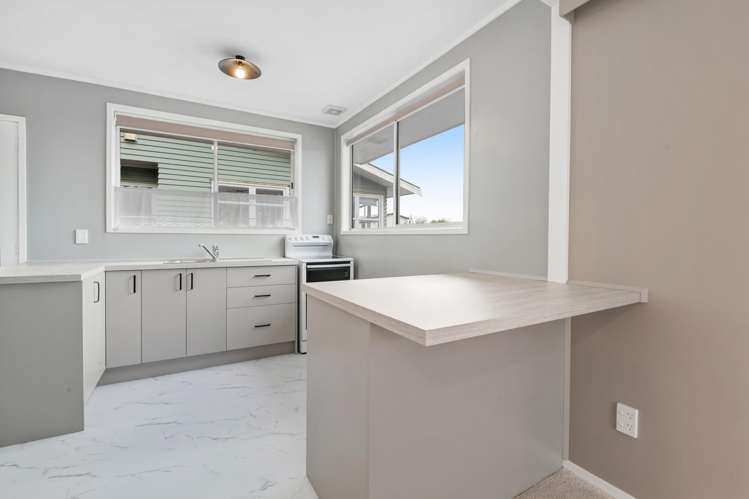 1/74 Chivalry Road Glenfield_2