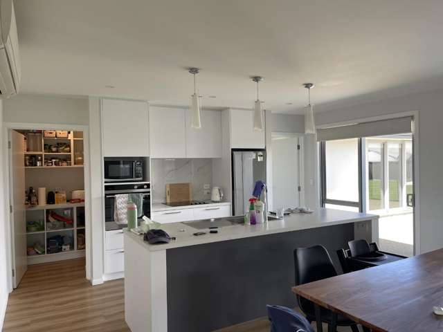 8 Sunrise Drive 500219_2