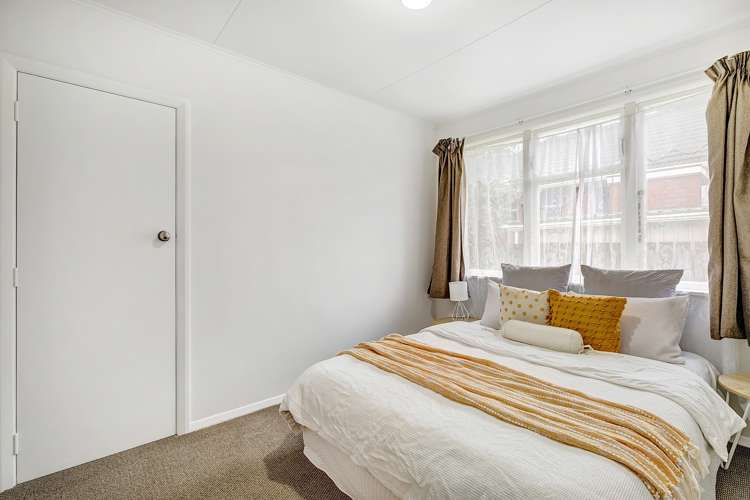 14 Durham Street Cannons Creek_16