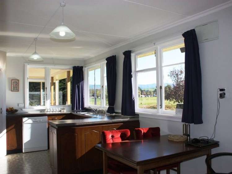 7 Cemetery Road North Clinton and Surrounds_3