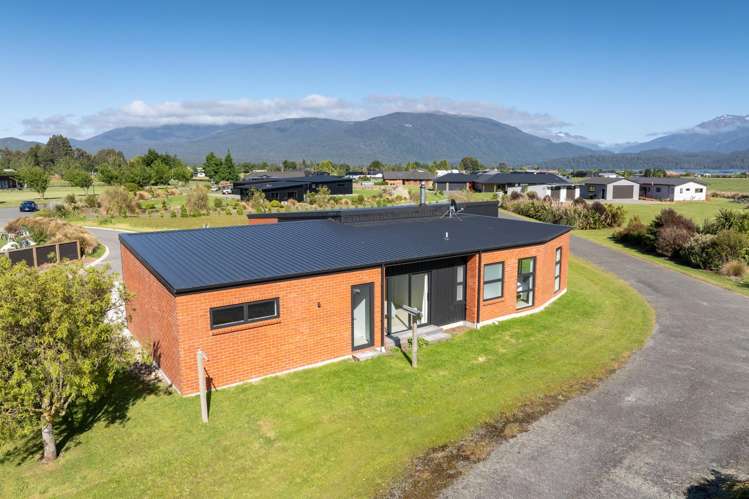 35 Paton Place Te Anau_1