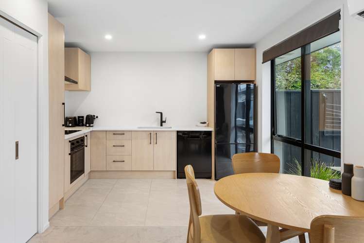 2/407 Hereford Street Linwood_5